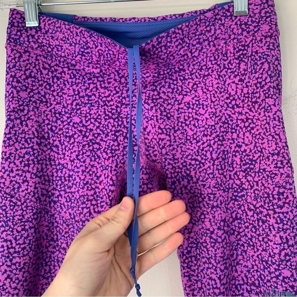 The North Face purple flash dry MOTUS CAPRI III women’s leggings - Picture 3 of 9
